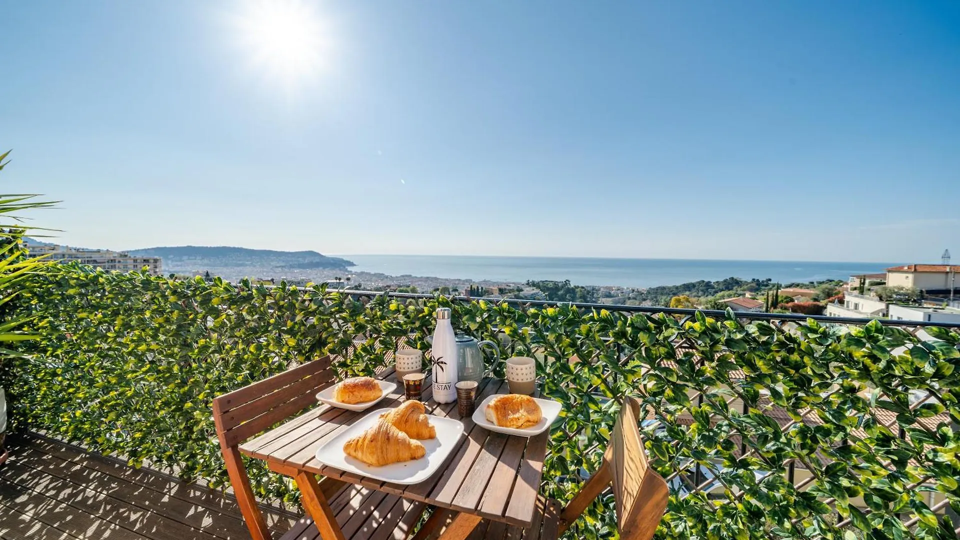 アパート ニースPanoramic Sea View Of The French Riviera, Parkingアパートメント フランス